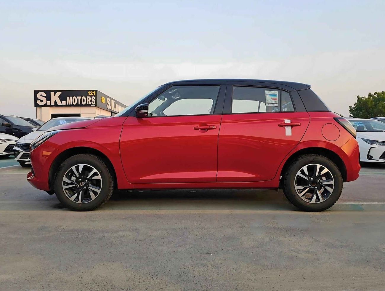 سوزوكي سويفت GLX / DUAL TONE 1.2L V4 PETROL / PUSH START / DVD CAMERA / RADAR CRUISE/ (CODE # GLXR)