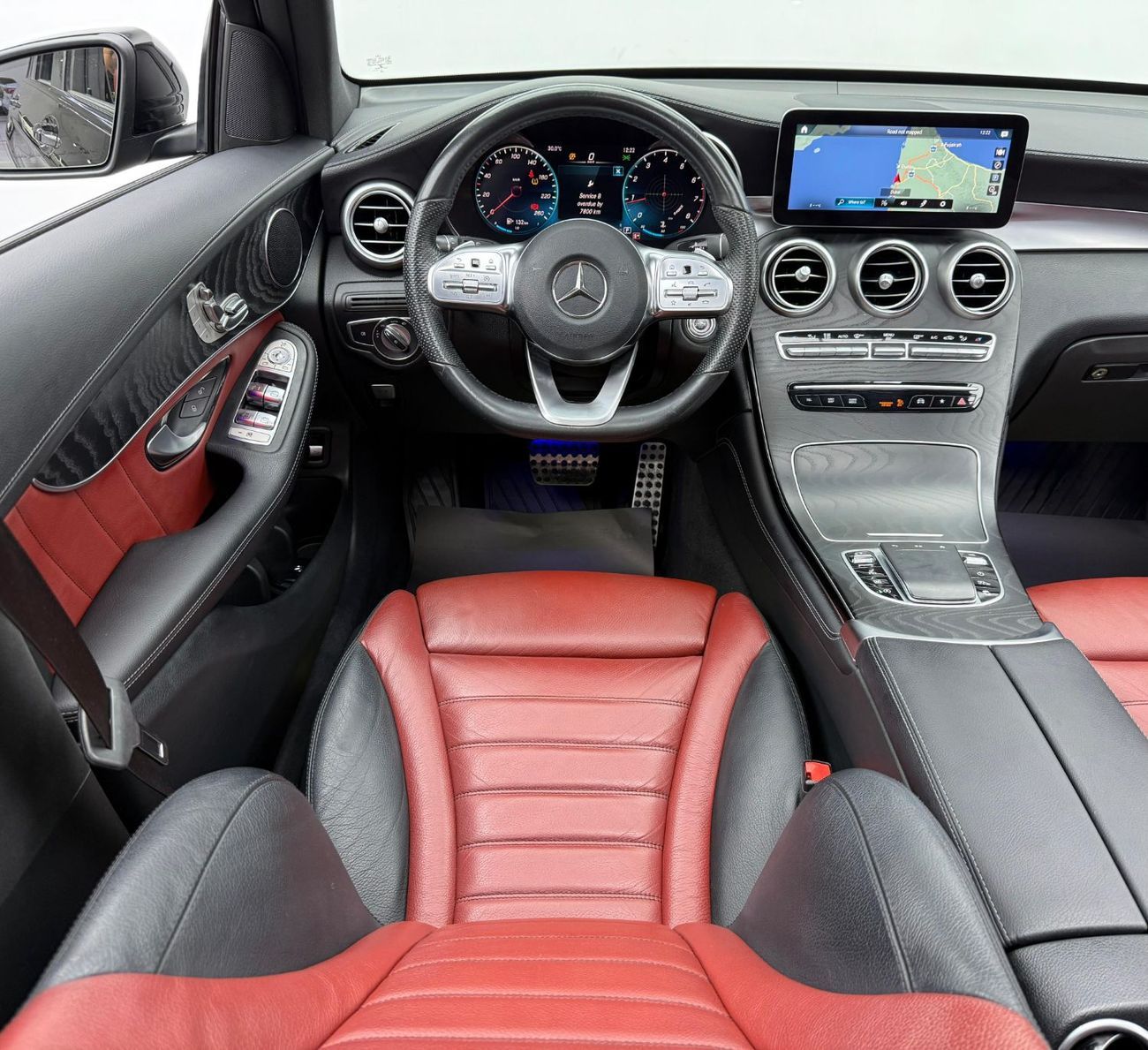 مرسيدس بنز GLC 300 4MATIC 2.0L 2020 Mercedes Benz GLC300 AMG 4MATIC, Warranty, Full Mercedes Service History, GCC