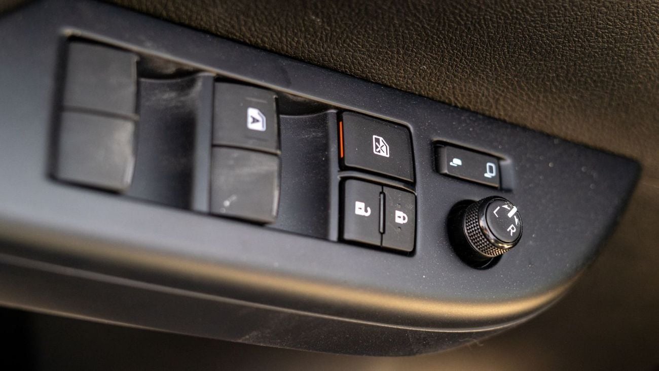 تويوتا هيلوكس SGLX S GLX 2.4L AWD A/T