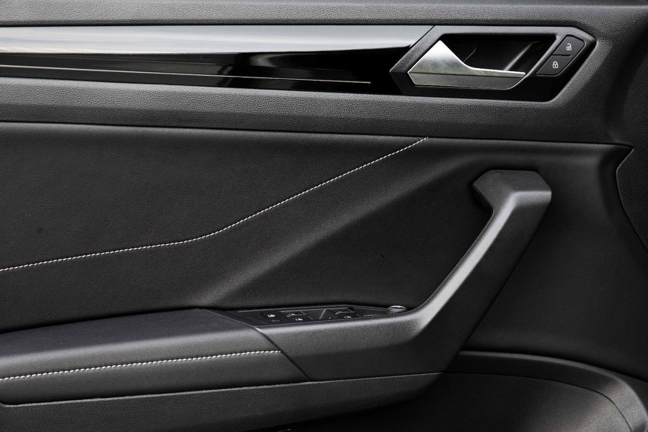 Volkswagen T ROC R-LINE | 2,017 P.M  | 0% Downpayment | UNDER WARRANTY!