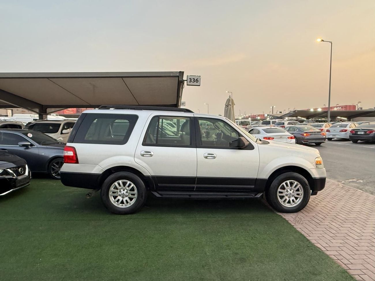 Ford Expedition XLT 7 seats No. 2, GCC specs