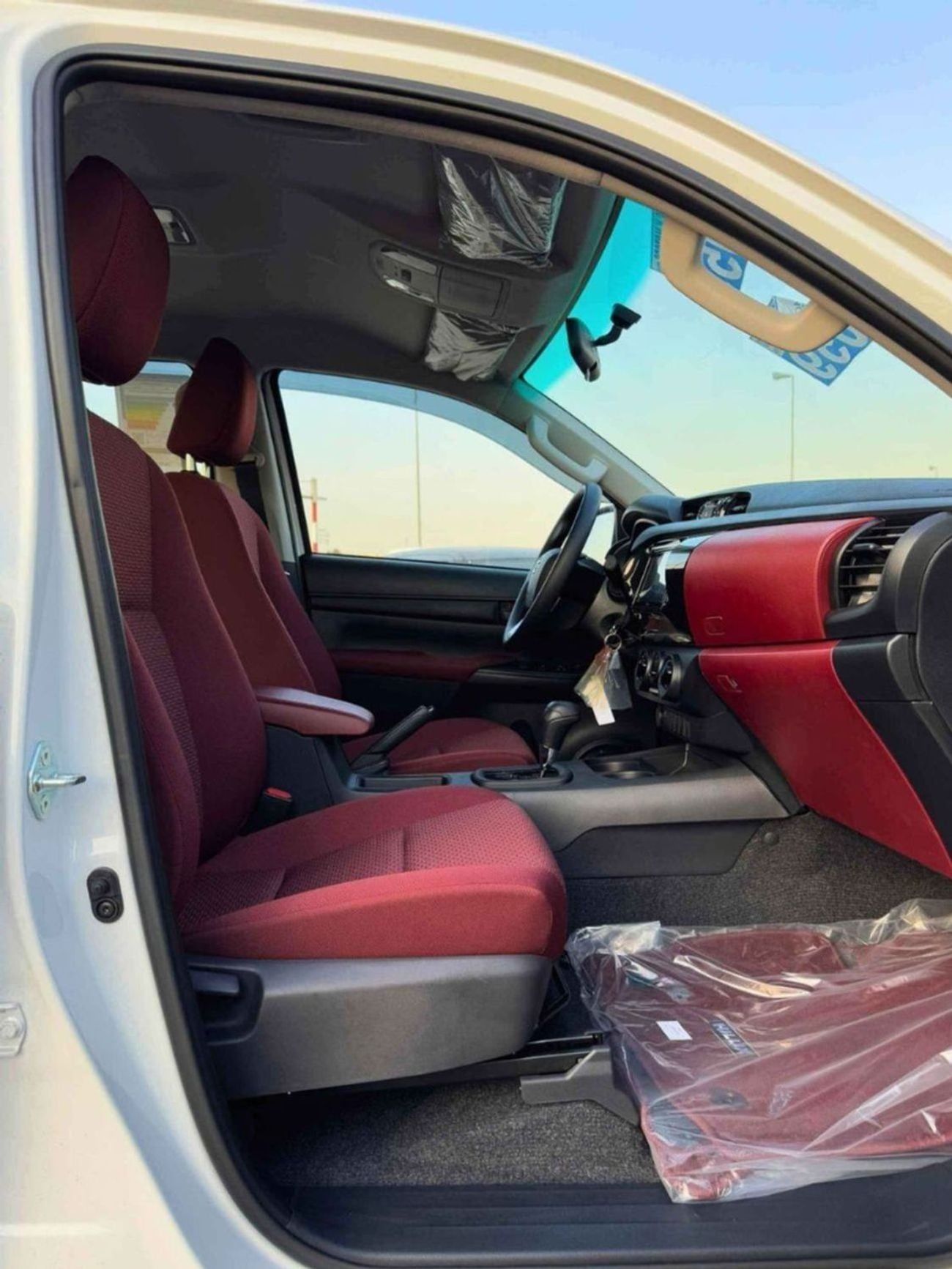 تويوتا هيلوكس BASIC DOUBLE CABIN / 2.4L DIESEL A/T / CHROME HANDLE & REAL CHROME BUMPER (CODE # HD)