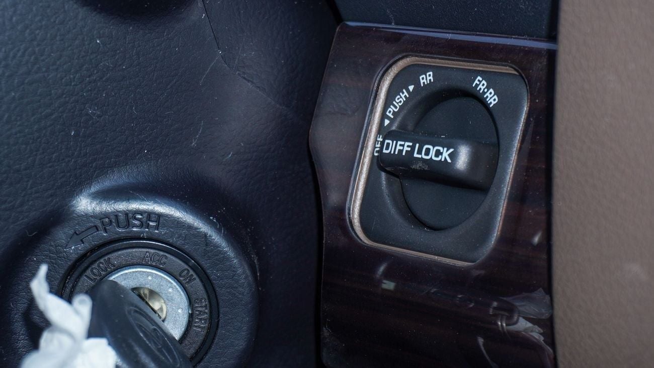 Toyota Land Cruiser 70 HT VXR LX 4.0L V6 A/T  Al Futtaim