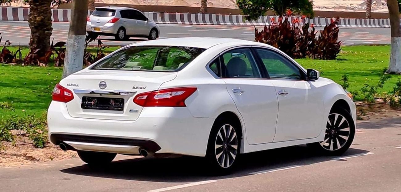 Nissan Altima 2018 2.5SV GCC (680/-MONTHLY)