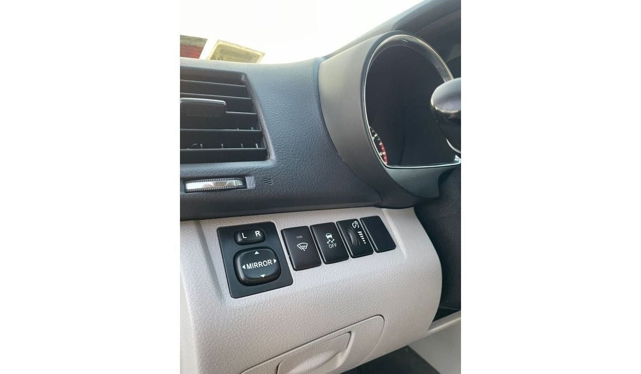تويوتا هايلاندر 2013 Toyota Highlander MidOption+ 3.5L V6 - AWD 4x4 - Electric Seats - 7 Seater With Rear CAM - 90,0