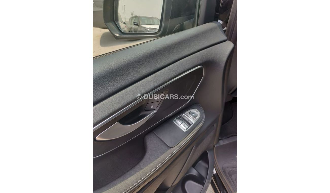 Mercedes-Benz Viano Avantgarde Long Wheel Base 6 seater VAN with Table