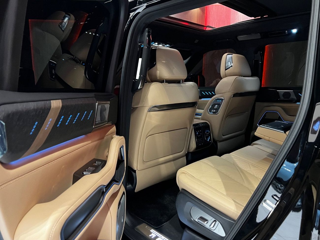 بي واي دي ليوبارد 8 Smart and Brave Flagship Edition (7 Seats)