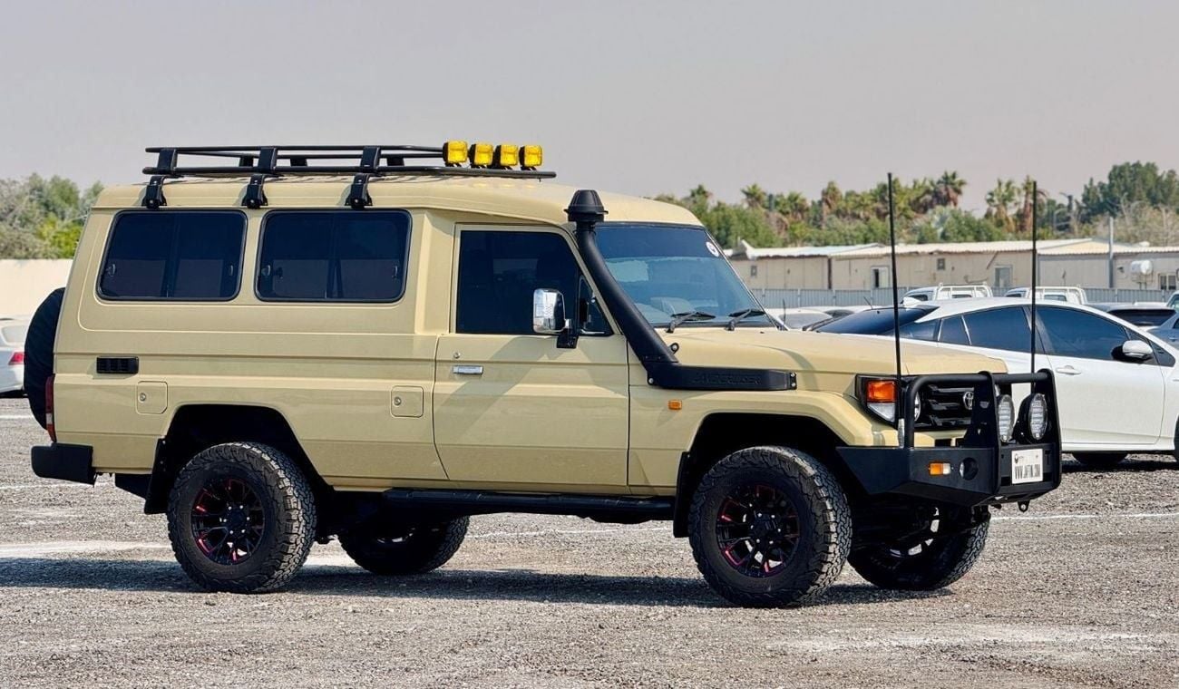 تويوتا لاند كروزر 70 HARDTOP | RHD | 4.2L DIESEL ENGINE | (MT) | AIR SNORKEL | 12 SEATERS | 1995