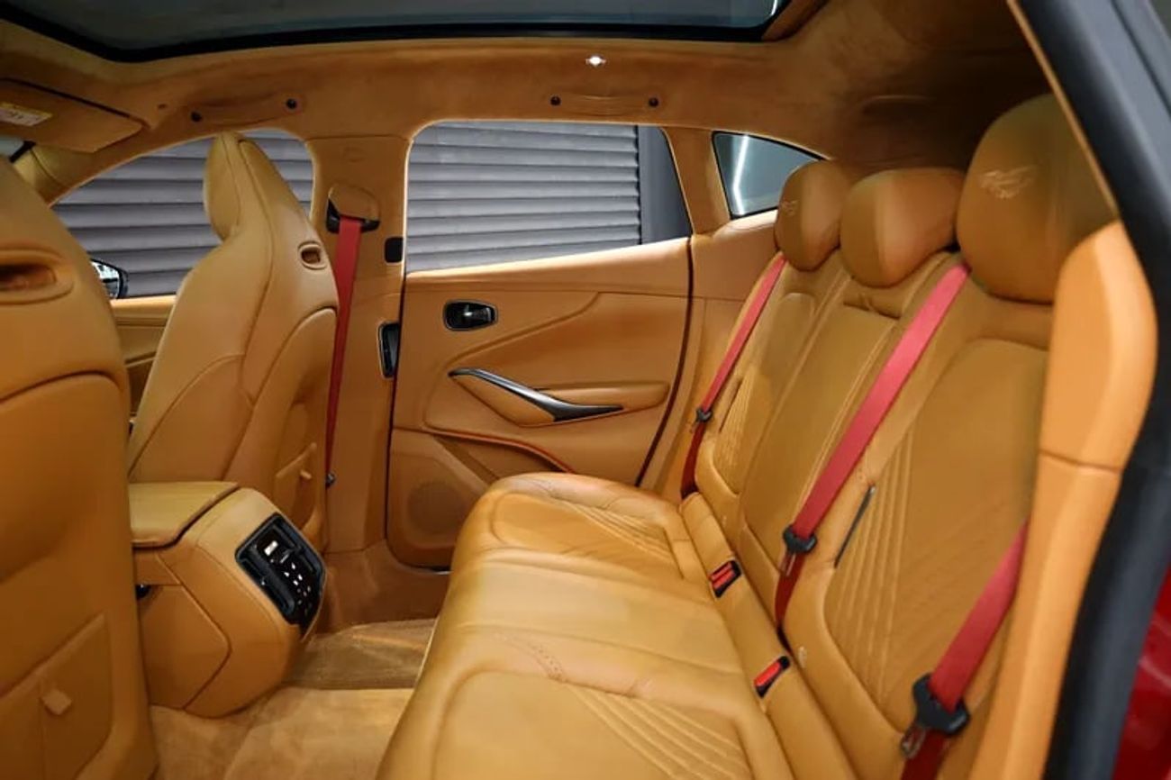 أستون مارتن DBX 550