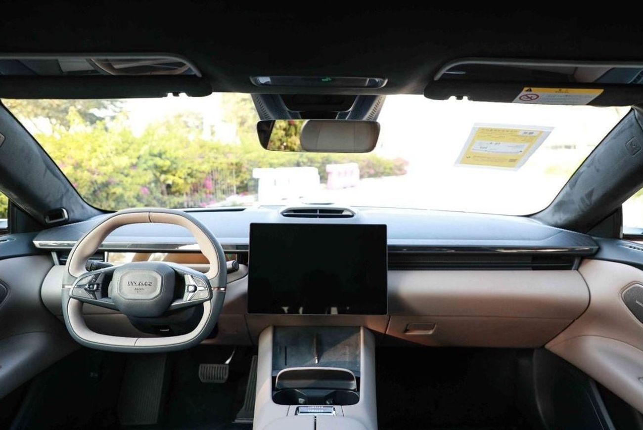 Lynk & Co Z10 2024 LYNK & CO Z10 ULTRA 702 - RED & BLACK inside BROWN