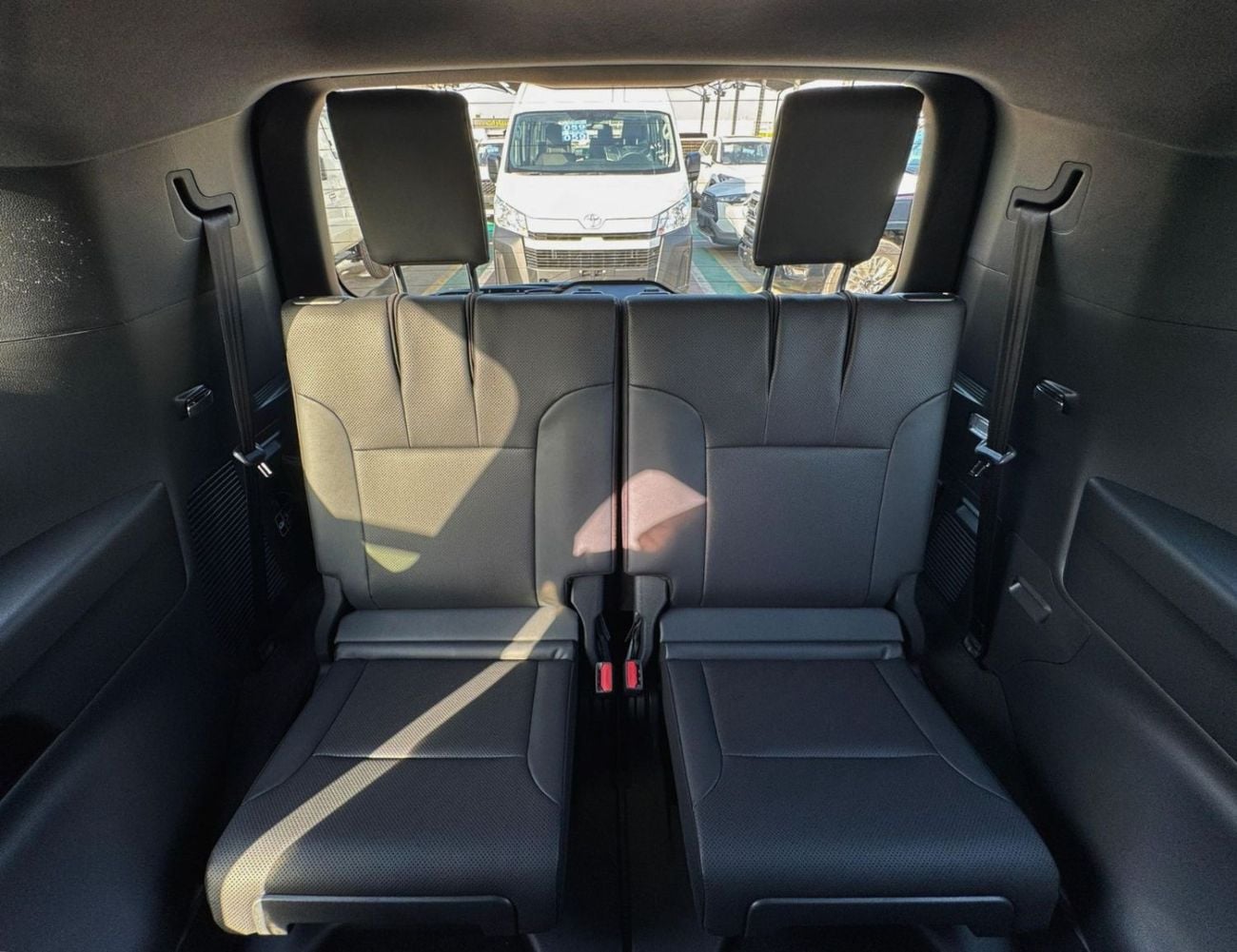 Toyota Land Cruiser GXR || 4.0L PETROL V6 | SUNROOF | LEATHER WITH PWR SEATS | COOL BOX (CODE # GXR4M2)