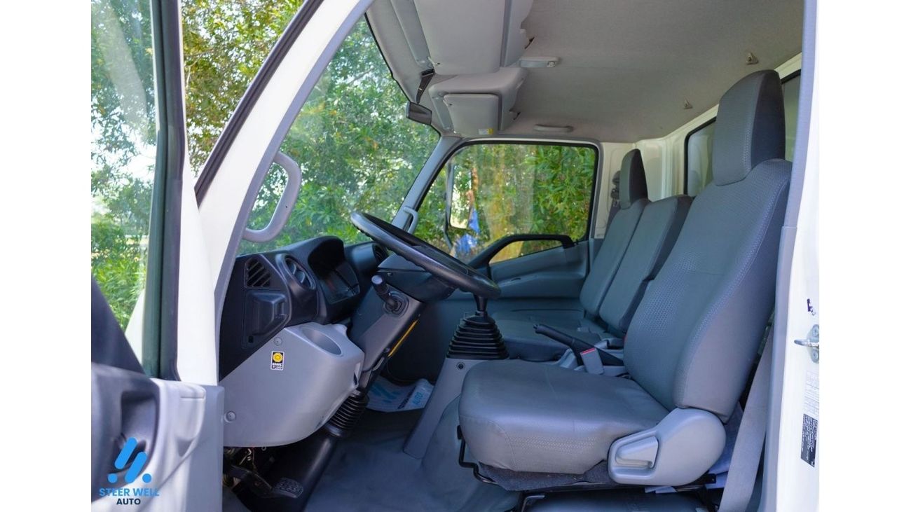 هينو 300 916 Dry Insulated Box with Tail Lift 4.0L RWD - Diesel MT - Good Condition - Book Now!