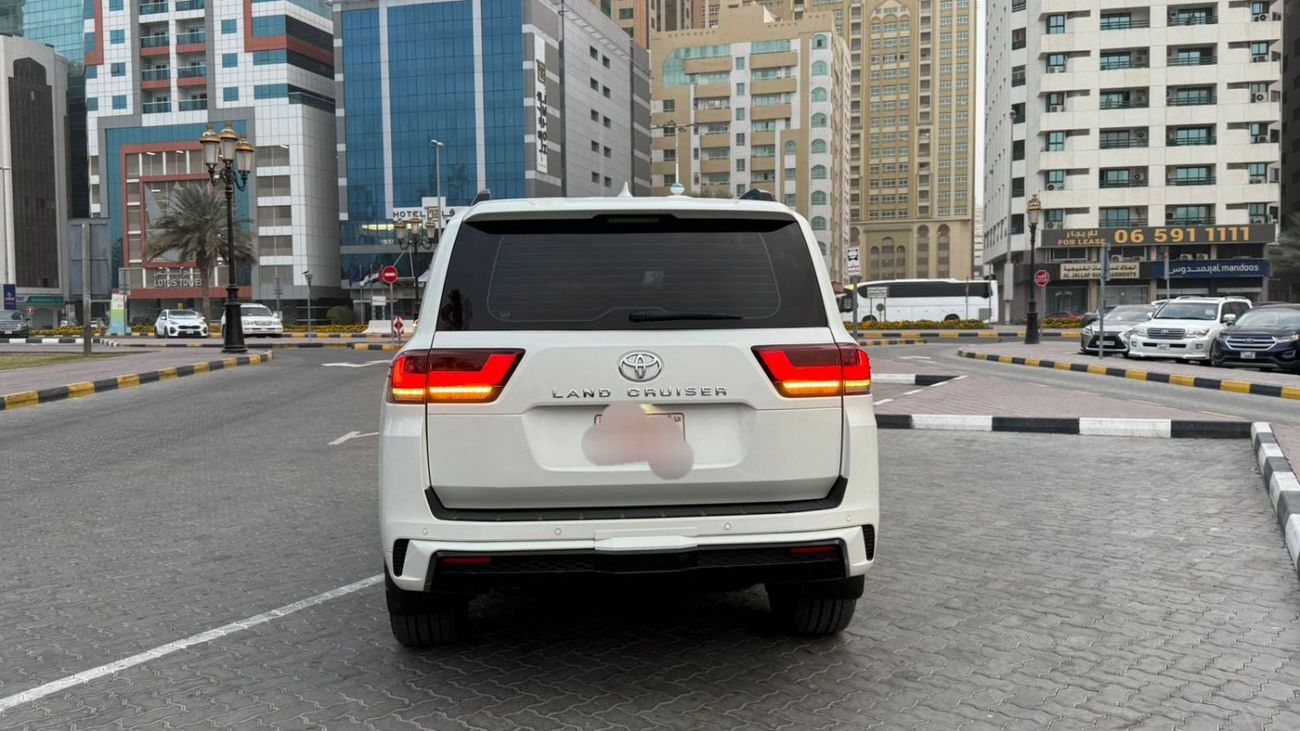 تويوتا لاند كروزر Toyota landcruise 2022MODEL Engine 3.3l Diesel Transmission Automatic Interior Black colour white pu