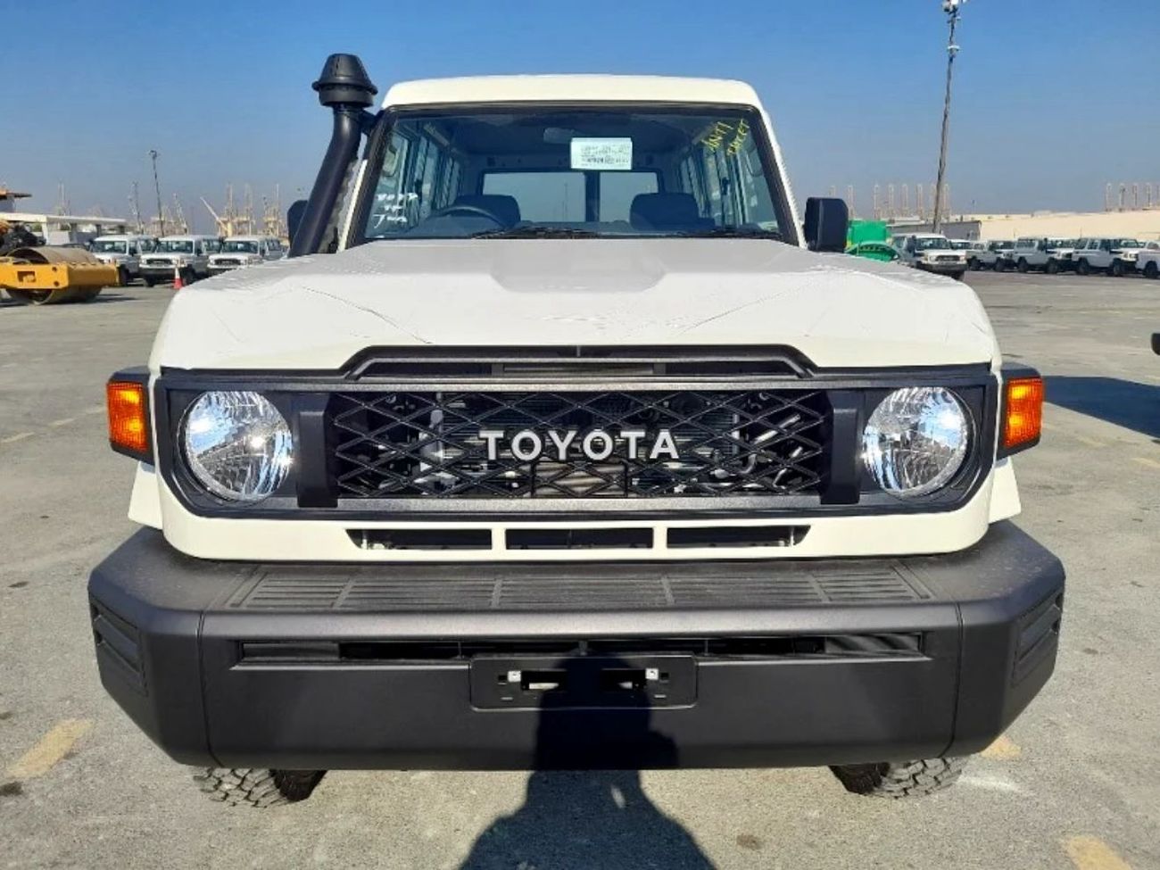 تويوتا لاند كروزر 70 RHD TOYOTA LAND CRUISER LC78 4.2L DIESEL MT MY2025 - WHITE