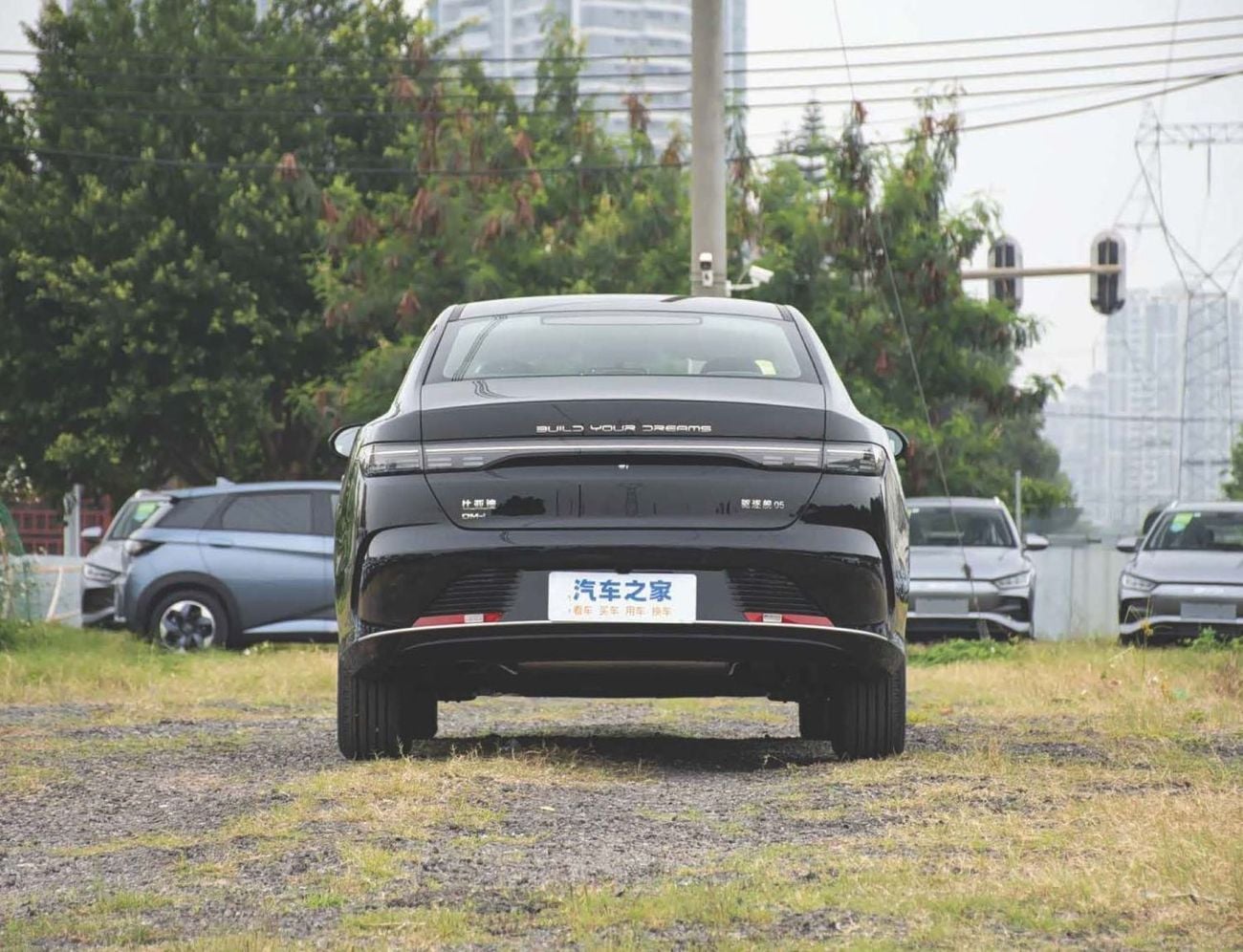 BYD Destroyer 05 STD (NON GCC) Honor DM-i 55km Luxury Version - Alloy Wheels - Push Start - Model 2025