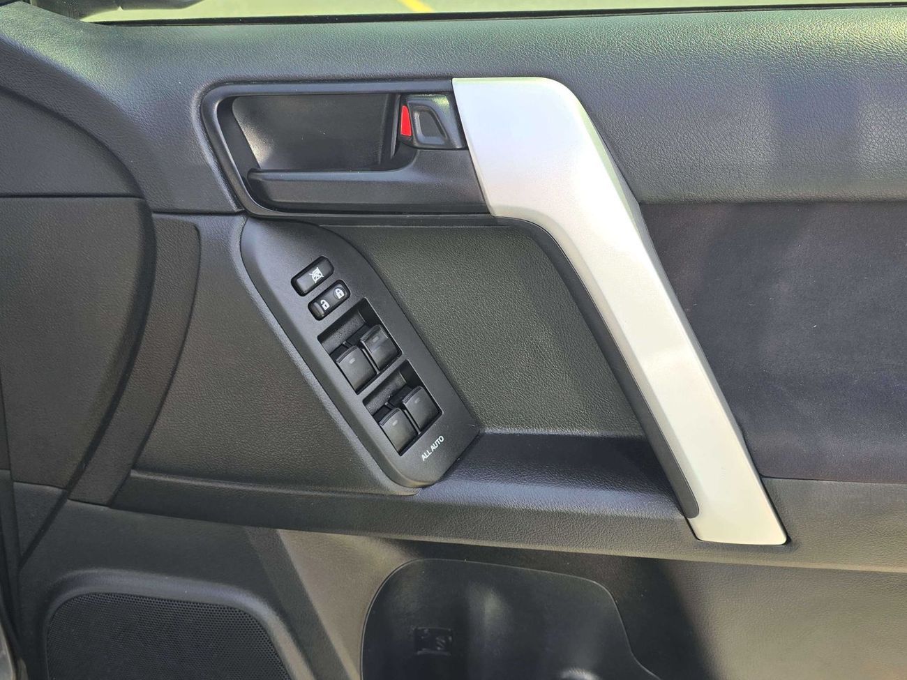 تويوتا برادو 4x4 Diesel 2.8l Right Hand Drive (Export only)