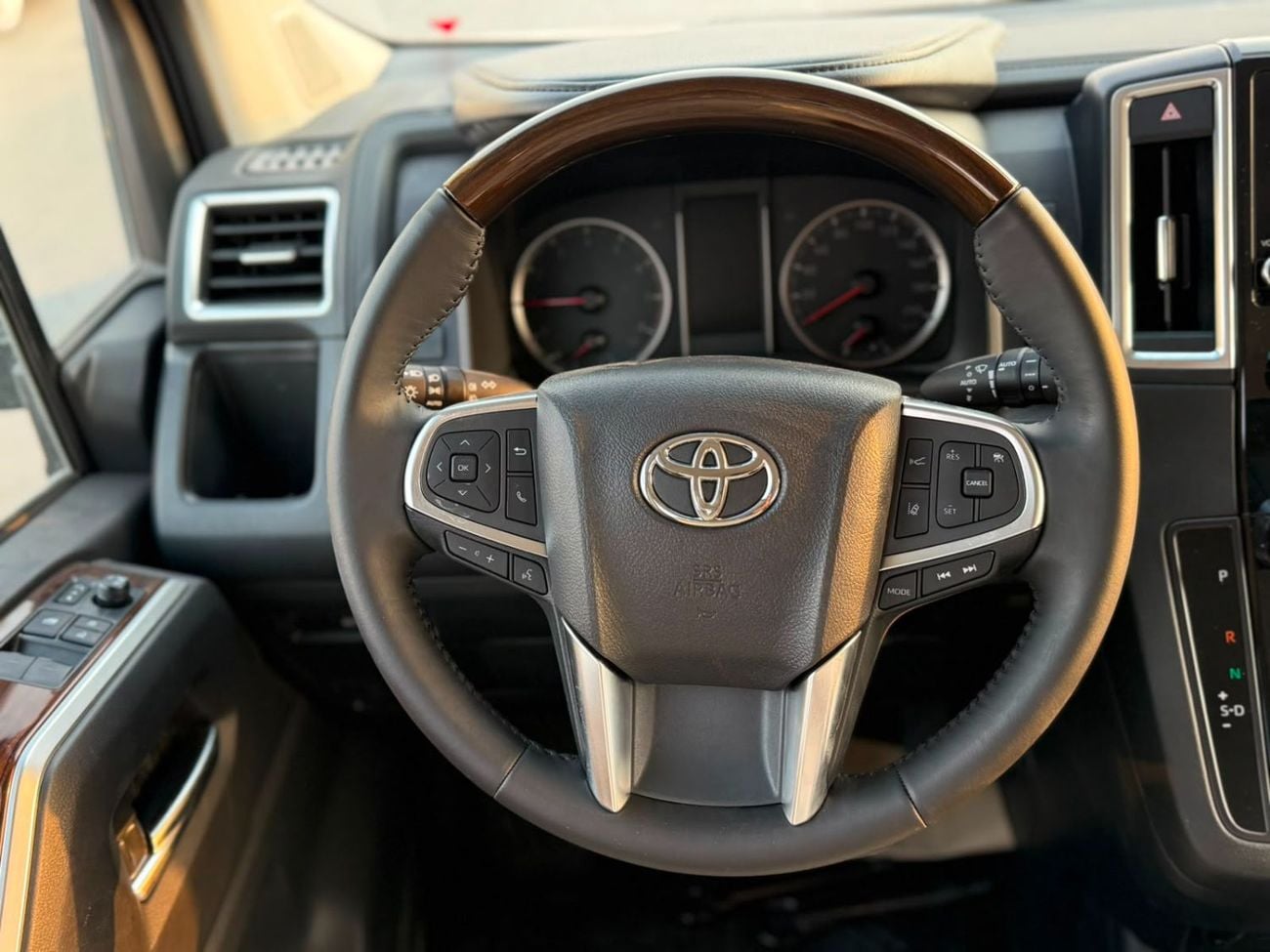 Toyota Granvia PREMIUM
