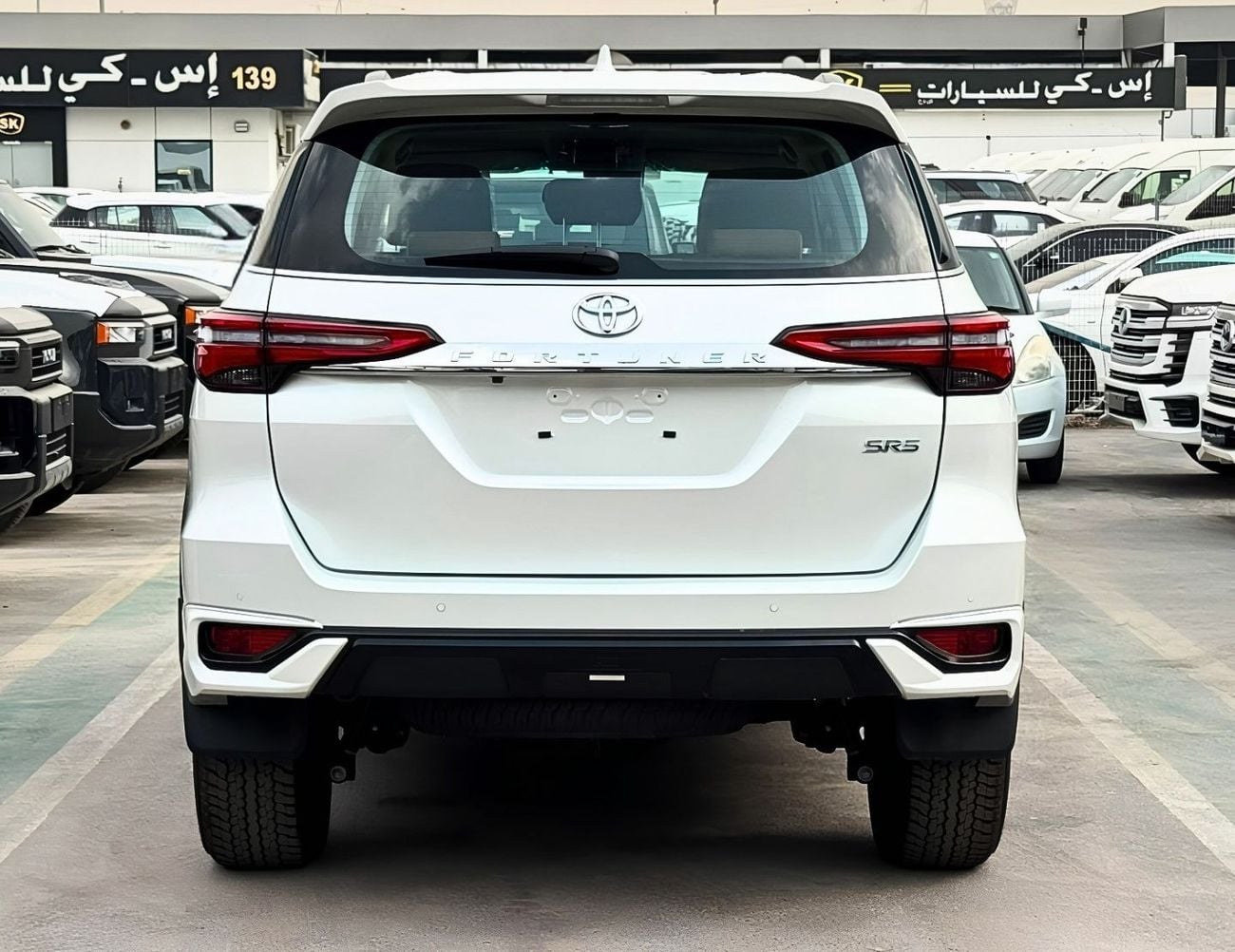 تويوتا فورتونر SR5 || 2.8L DIESEL V4 4WD | RADAR | 360*CAMERA | AUTO AC (CODE # FD6FO)