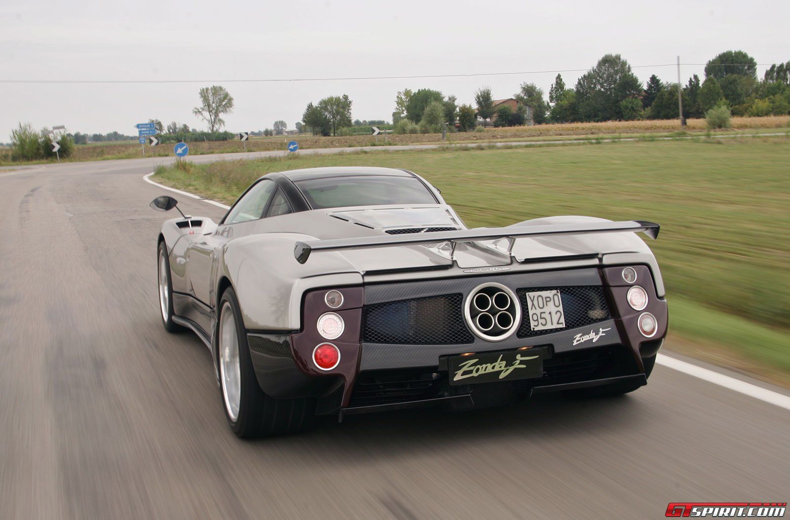 باغاني زوندا exterior - Rear Left Angled