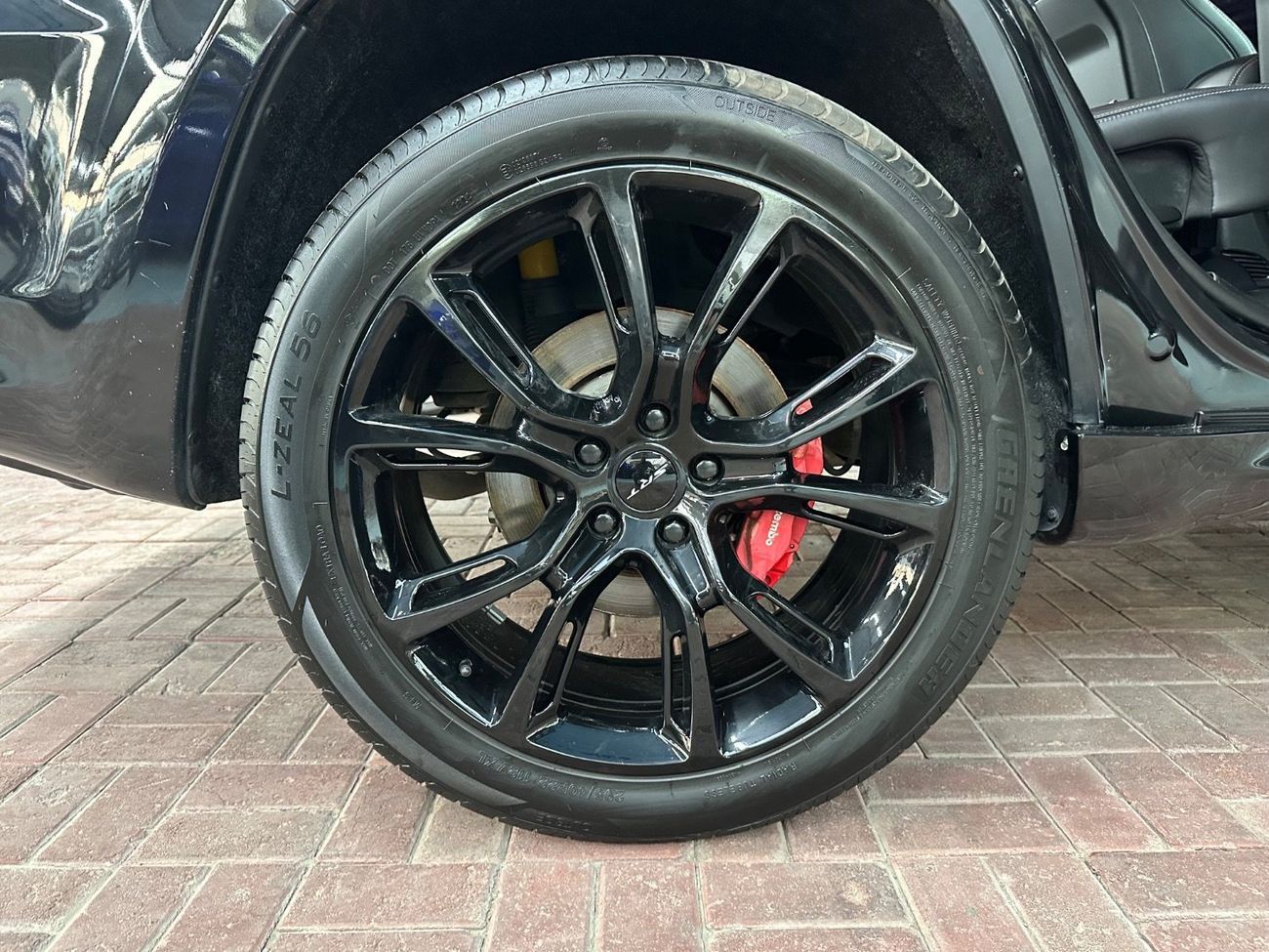 Jeep Grand Cherokee SRT8 6.4L