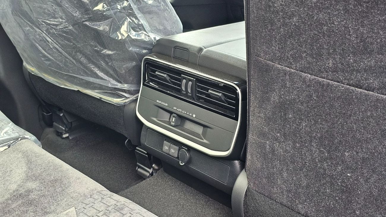 تويوتا لاند كروزر GXR WHITE-BLACK ELECTRIC DRIVER SEATS