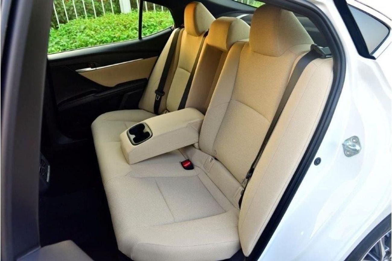 تويوتا كامري E HYBRID 2.5L PETROL 5 SEAT AUTOMATIC TRANSMISSION