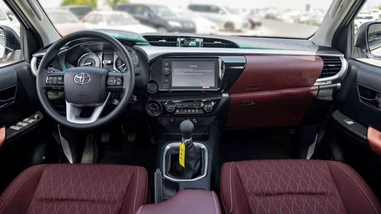 Toyota Hilux Toyota Hilux MT Sr5 2.7L petrol 2025 four wheels drives  4X4