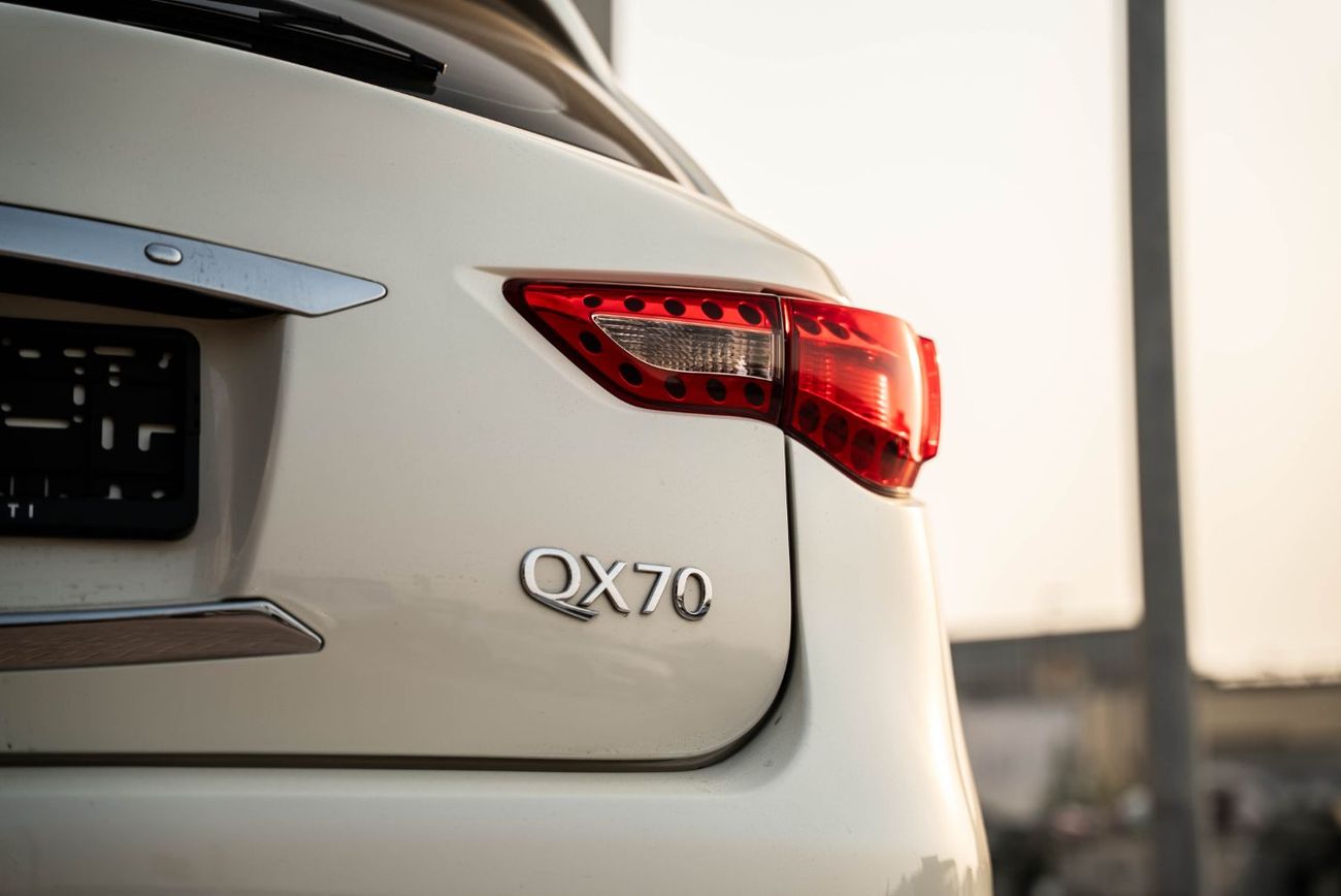 إنفينيتي QX70 Luxury 2019 GCC 3.7L V6 Full Service History