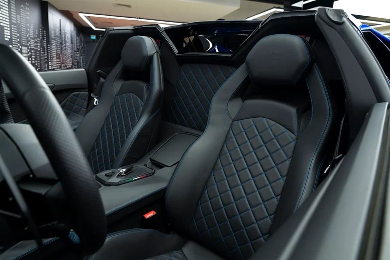 Lamborghini Aventador 6.5L V12