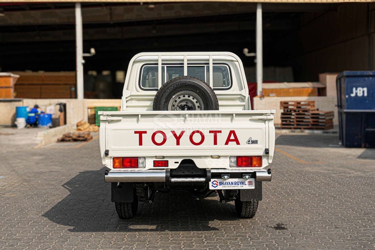 Toyota Land Cruiser Pick Up LC79 2.8L DIESEL STANDARD-E DC MT WITH DIFF-LOCK 2026MY
