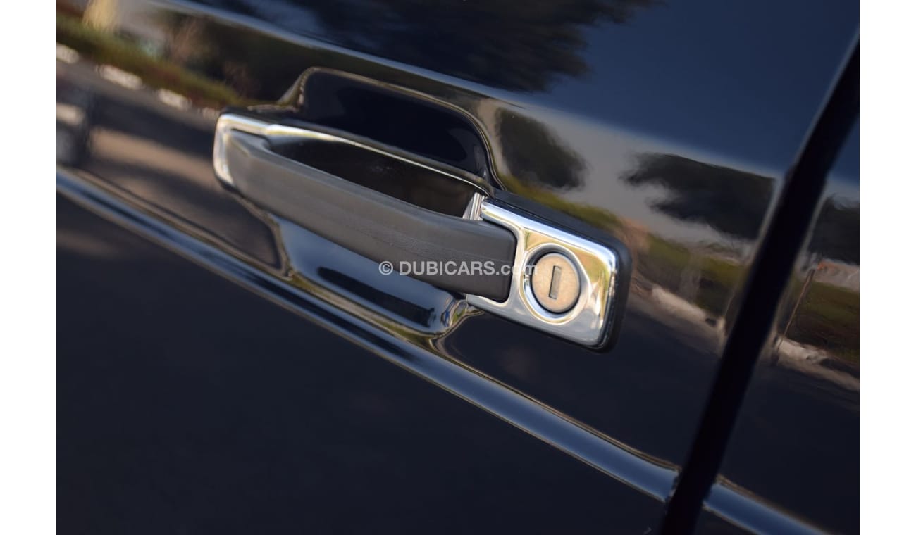 Mercedes-Benz 560 Original Paint & Low Milage