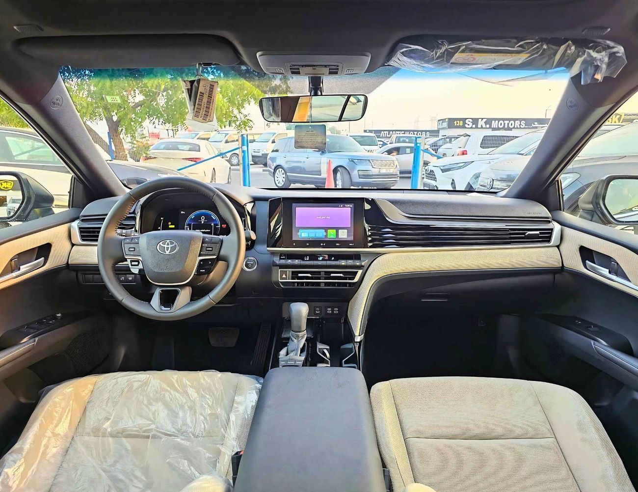 Toyota Camry E PLUS / HYBRID / 2.5L V4 PETROL / DRIVER PWR SEAT / SUNROOF (CODE # E PLUS)