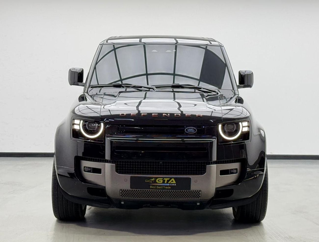 لاند روفر ديفندر 2026 Land Rover Defender 110 P525 V8, 5 Years LR Warranty + Service Pack, Fully Loaded, GCC