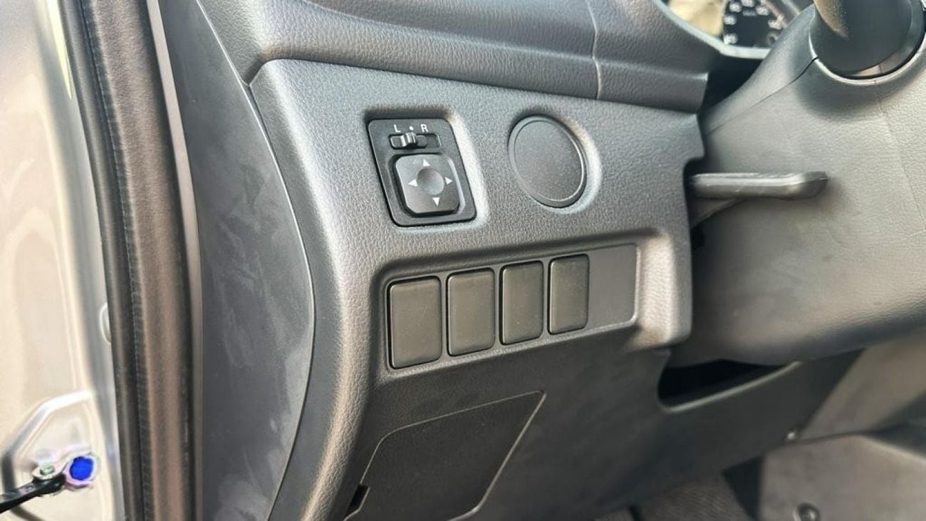 Mitsubishi L200 Mitsubishi L200 P DC 4WD 2.4L GLX 5MT ( export only )