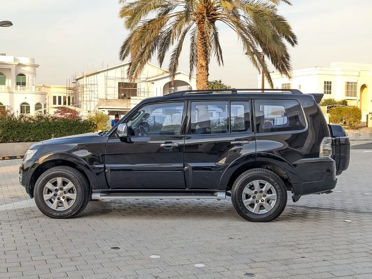 Mitsubishi Pajero GLS TOP FULL OPTION GCC V6 3.5L IN EXCELLENT CONDITION