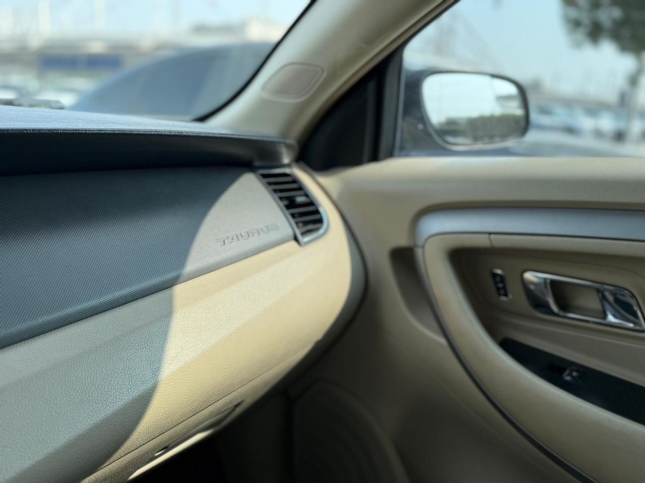 Ford Taurus 2013 FORD TAURUS GCC WELL MAINTAINED ONE OWNER