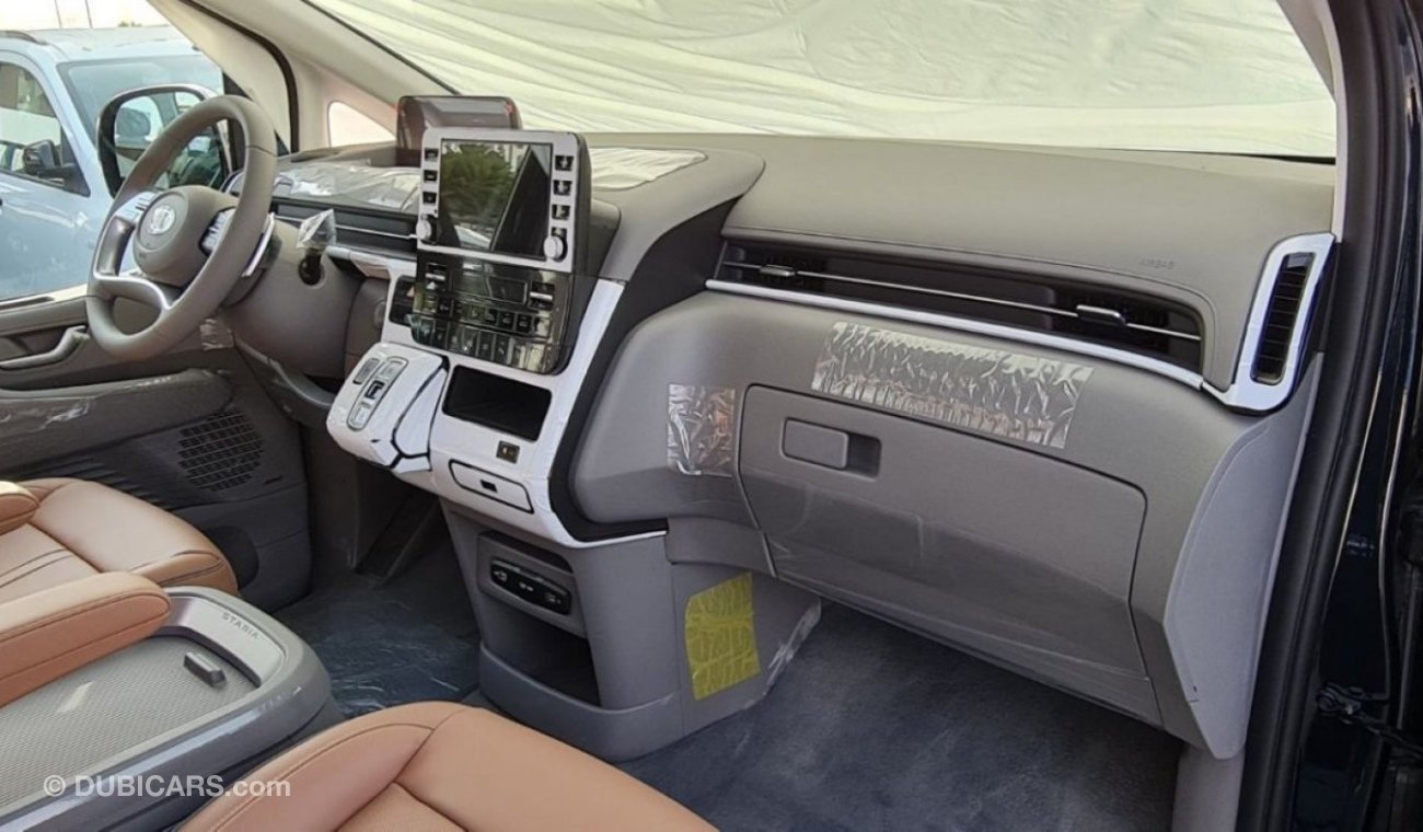 Hyundai Staria VIP Edition Van - 7 Seats /Gcc /PTR - A/T - 2023