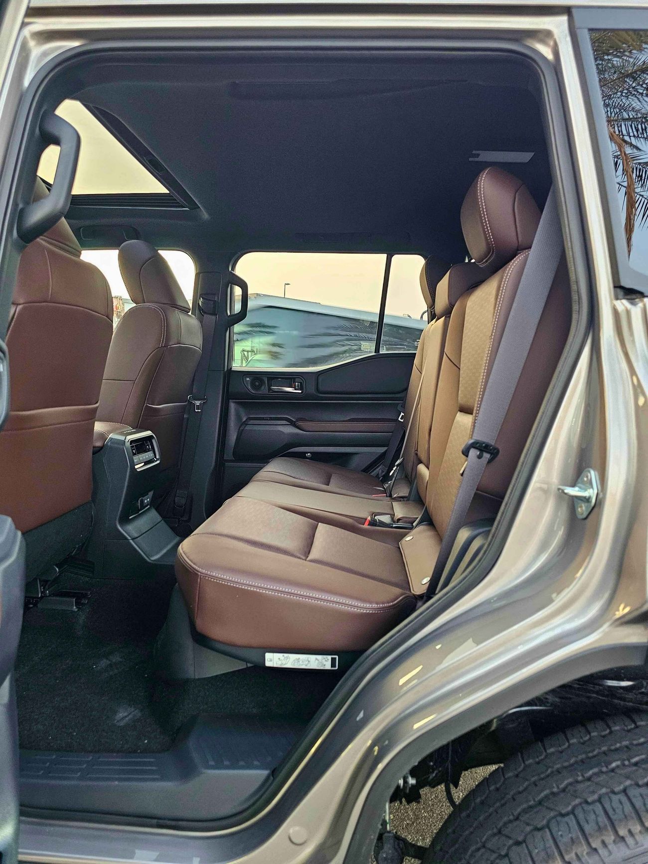 تويوتا برادو LUXURY, 2.8L V4 DIESEL, POWER SEAT WITH 360*CAM / HEADUP WITH SUNROOF (CODE # 68048)