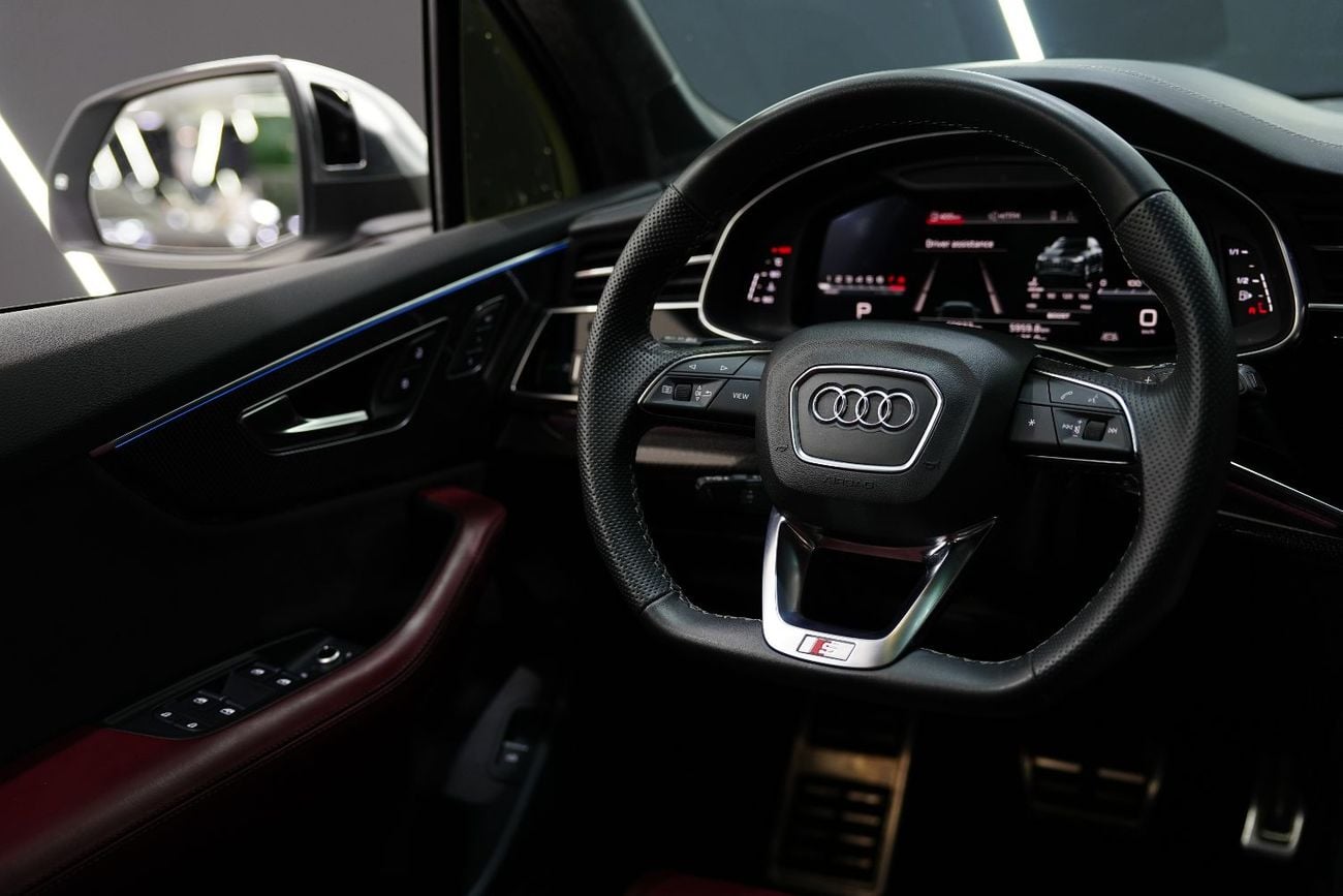 Audi SQ7 Carbon Fiber Interior, Bang N Olufsen Audio, Side Steps, Al Nabooda Full Service History!!