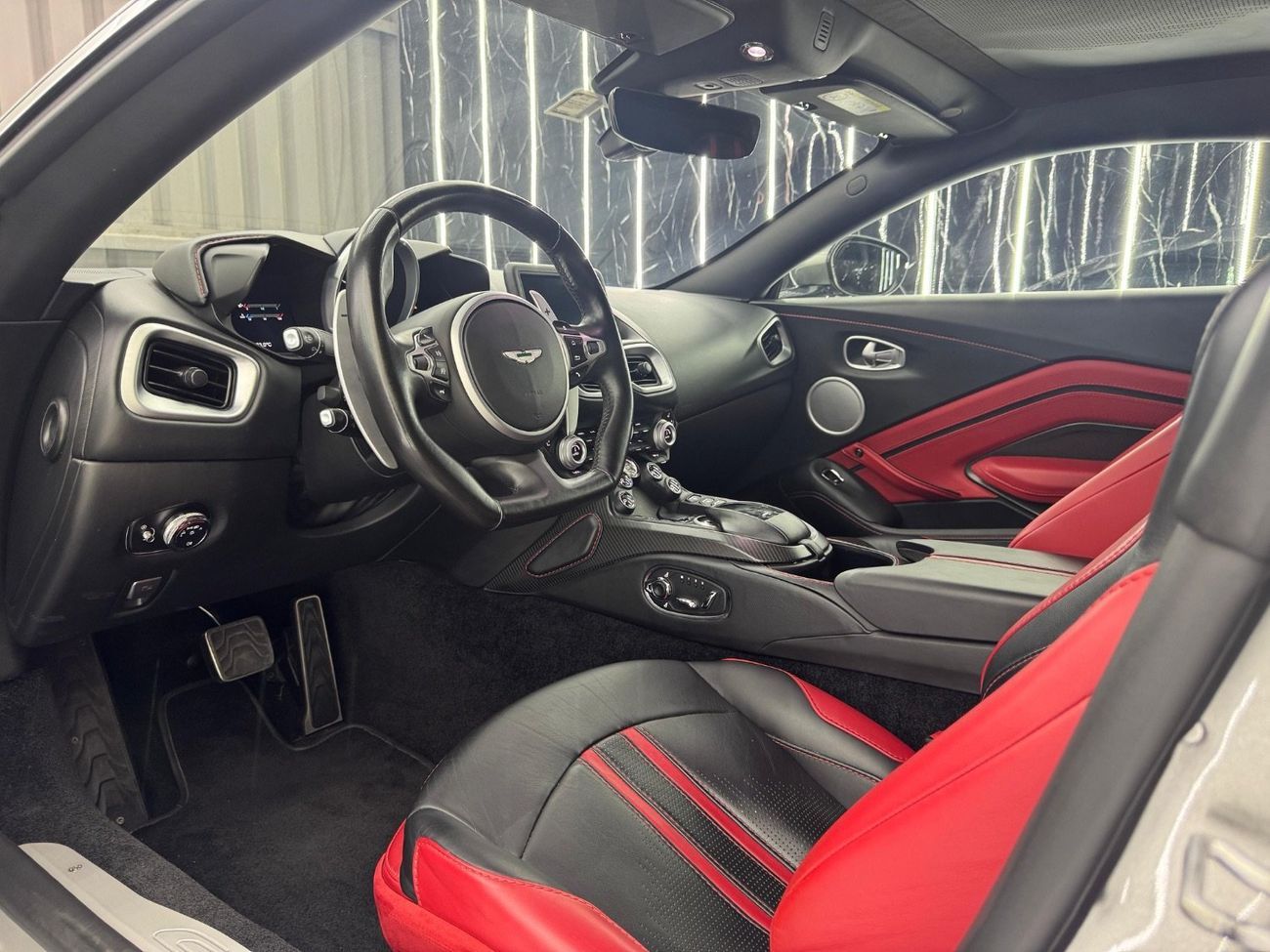 Aston Martin Vantage Std 4.0L