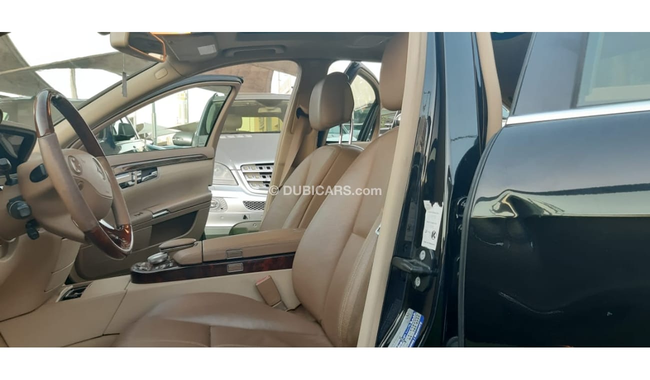 مرسيدس بنز S 350 خليجى - بانوراما - شاشة - كاميراخلفية - أبواب شفط - مرايا كهربائية - رنجات - حساسات - أنوار ضباب