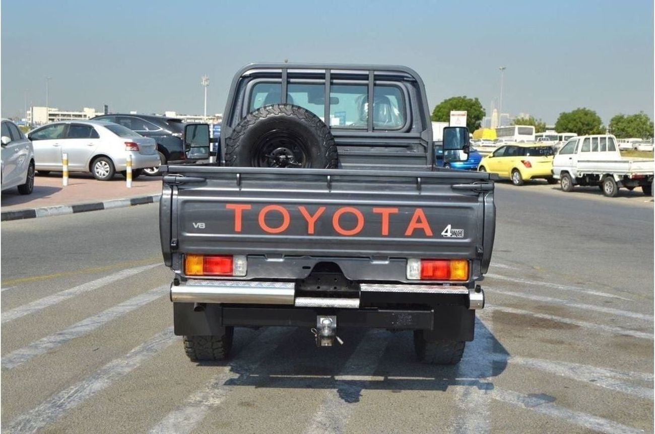 تويوتا لاند كروزر بيك آب Single cabin