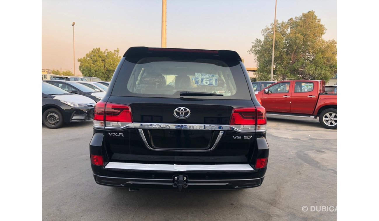 Toyota Land Cruiser VXR 5.7CC 2018