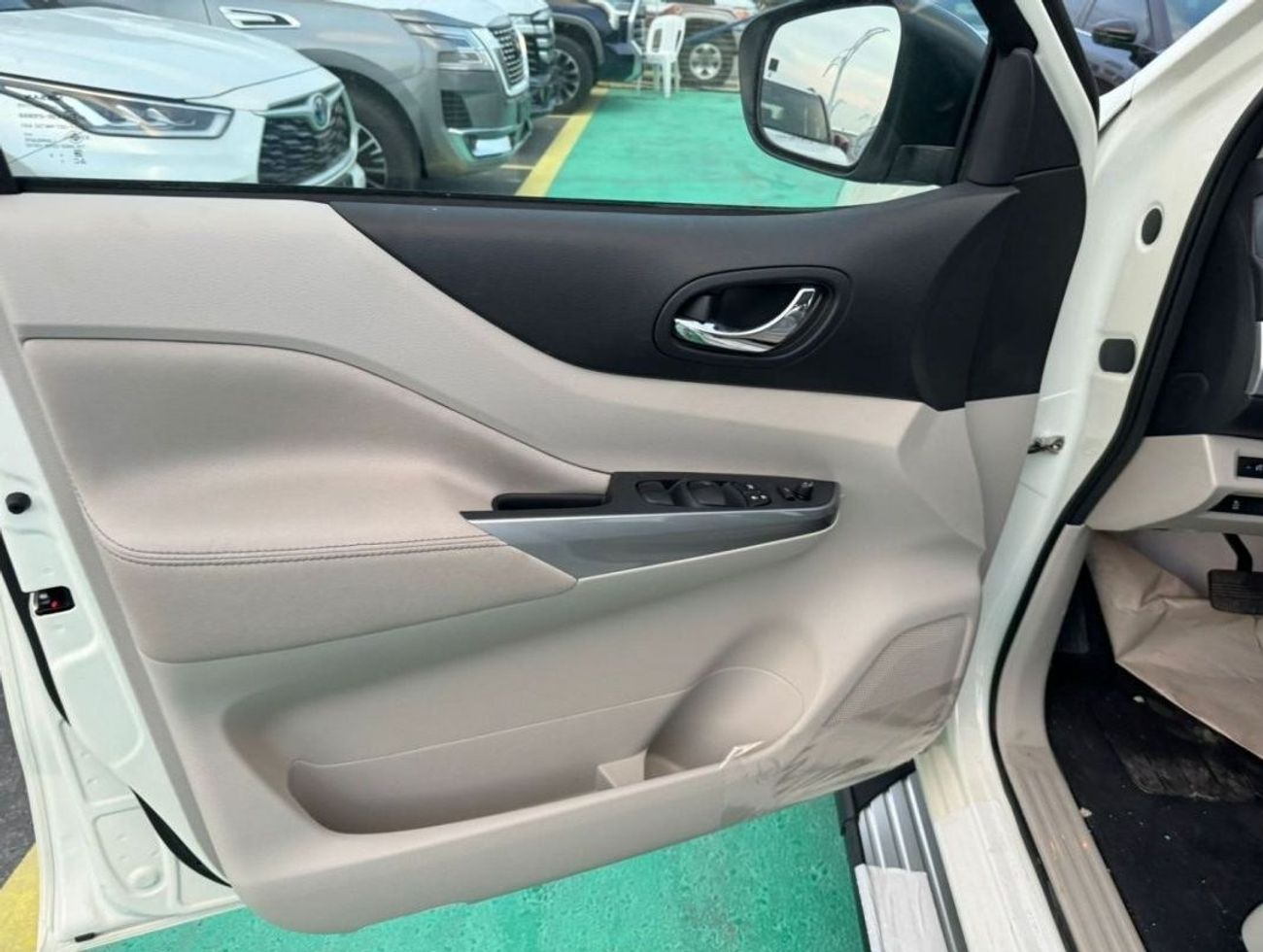 نيسان إكستيرا 2.5L PETROL TITANIUM 4WD 2023 GCC