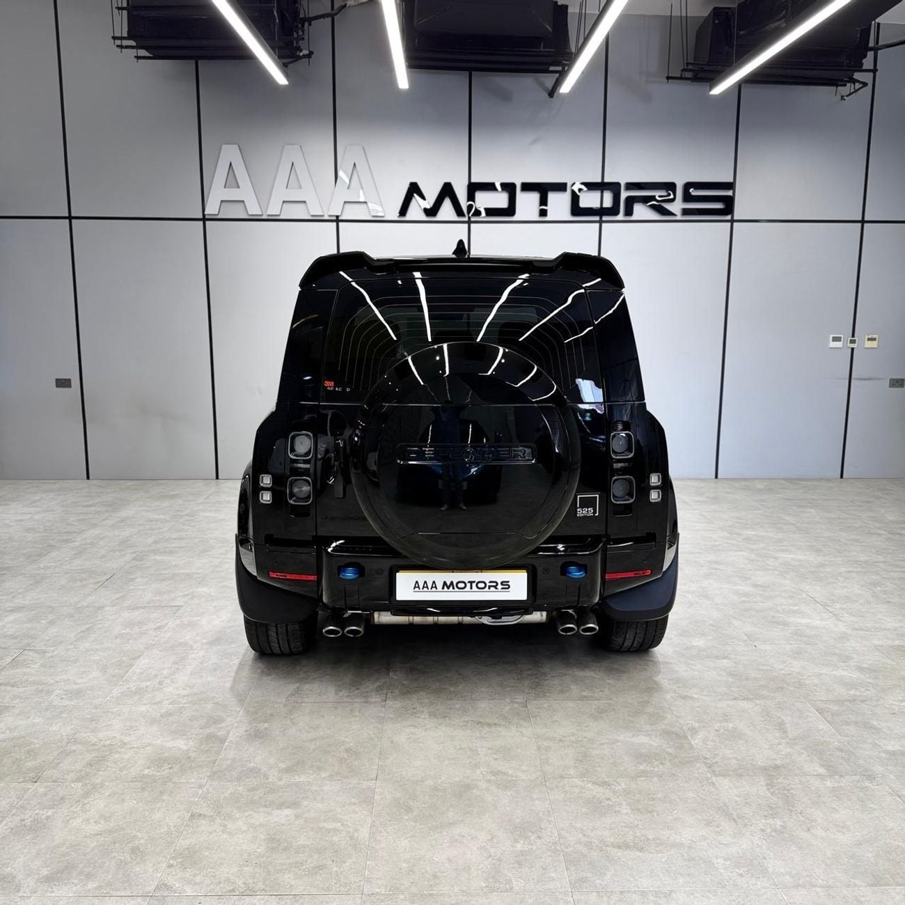 Land Rover Defender 110 X P525 5.0L | GCC Specs | Under Warranty