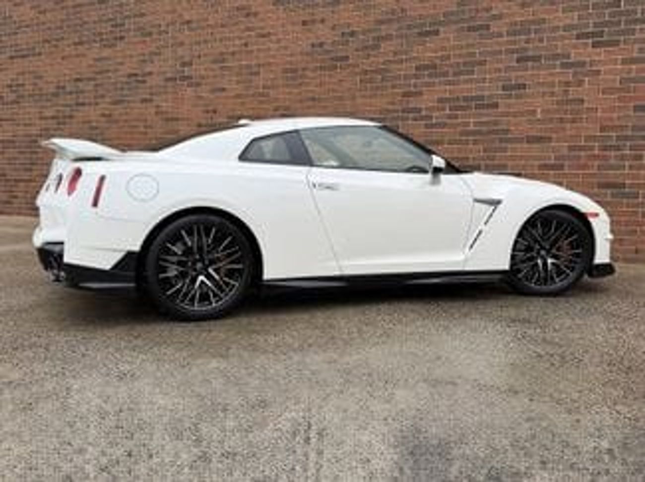 نيسان جي تي ار premium - used car