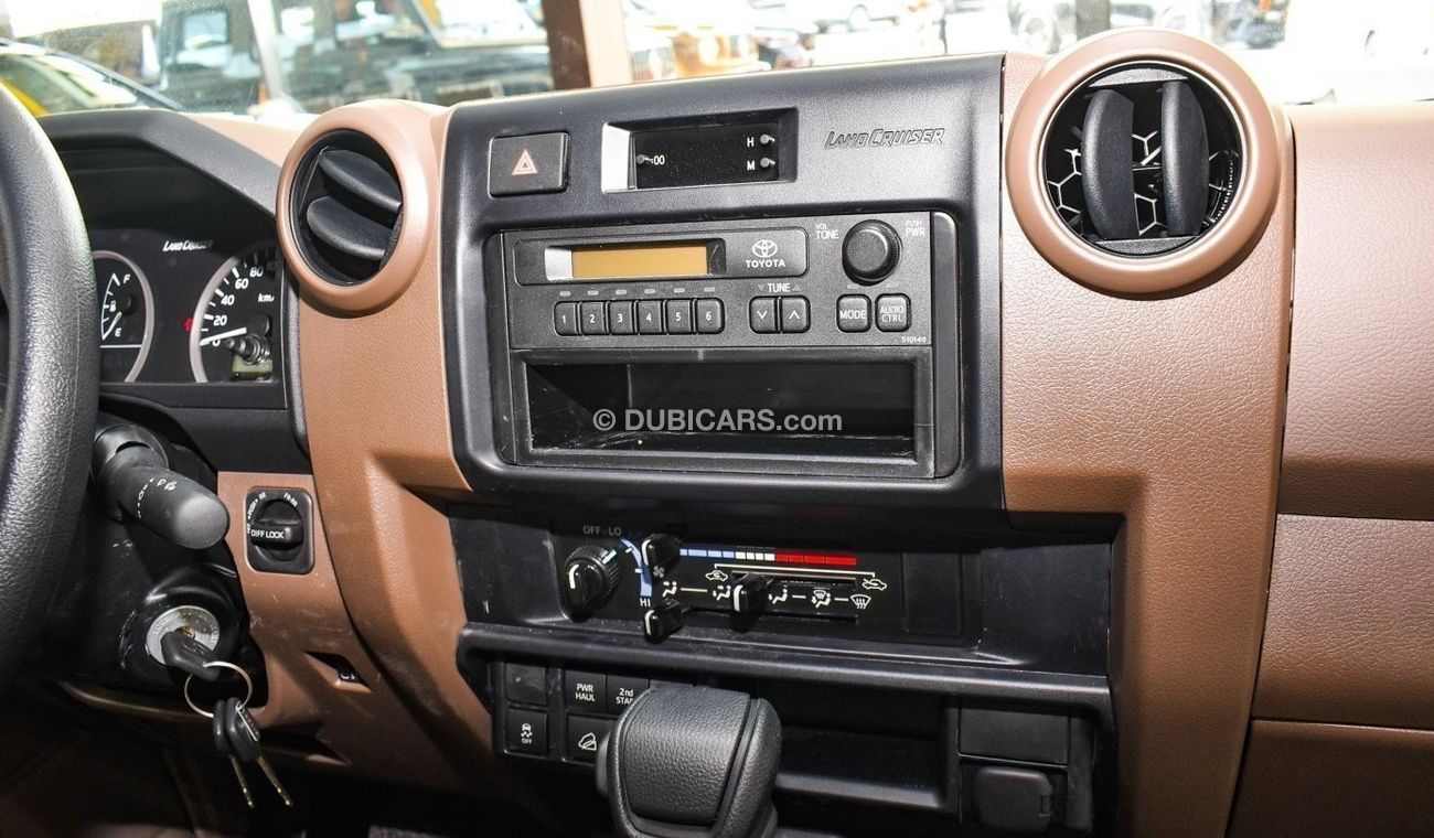 Toyota Land Cruiser Pick Up LAND CRUISER PETROL SINGLE CABIN 4.0L V6 2024