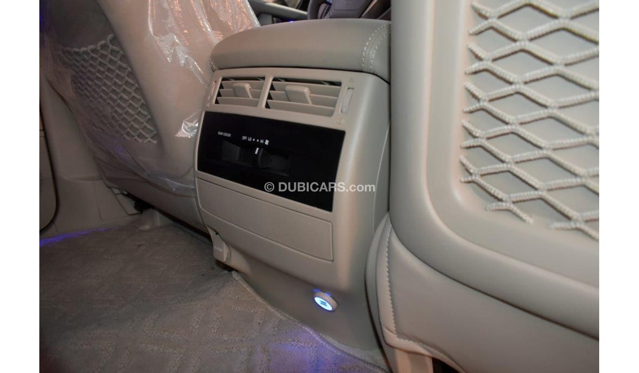 Toyota Land Cruiser 200 GXR 4.5L V8 DIESEL PLATINUM EDITION