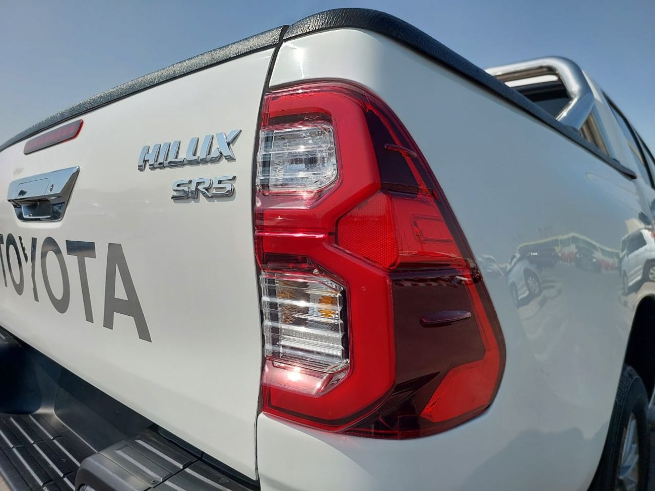 Toyota Hilux TOYOTA HILUX PICKUP RHD 2021 MODEL 2.8 L DIESEL  AUTOMATIC(PM34867)