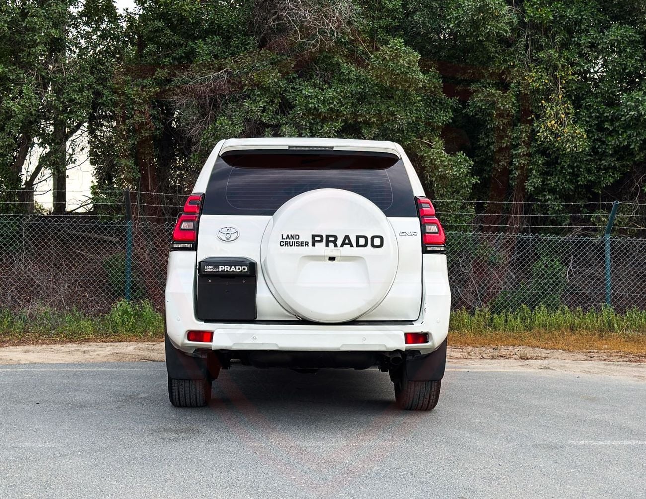 Toyota Prado EXR 4.0L 4WD Toyota Prado | 4.0 L | 2019 | GCC | Accident-Free | In Excellent Condition | 2192 P.M